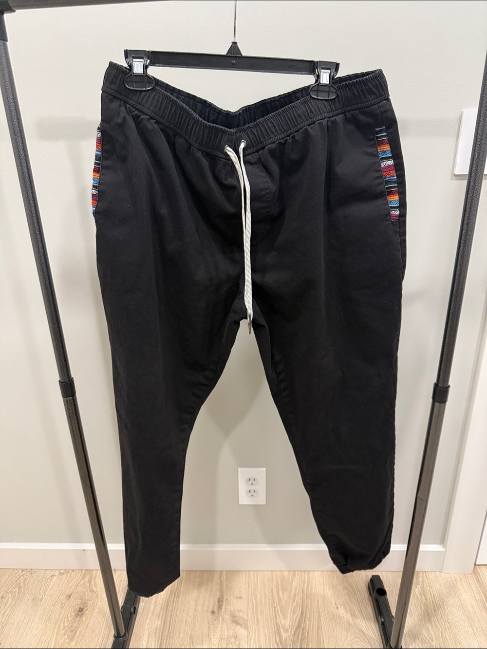 Men's Black Drawstring Jogger Pants with pocket pattern